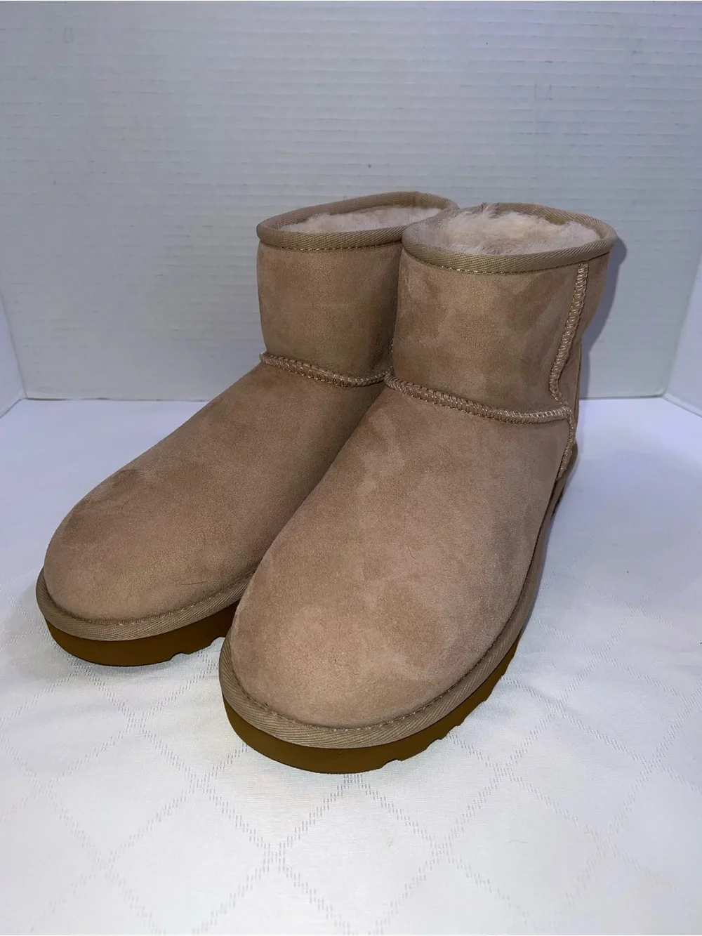 🔥🔥🔥 UGG WOMEN'S CLASSIC MINI II BOOT - SAND SIZE: 9 NEW